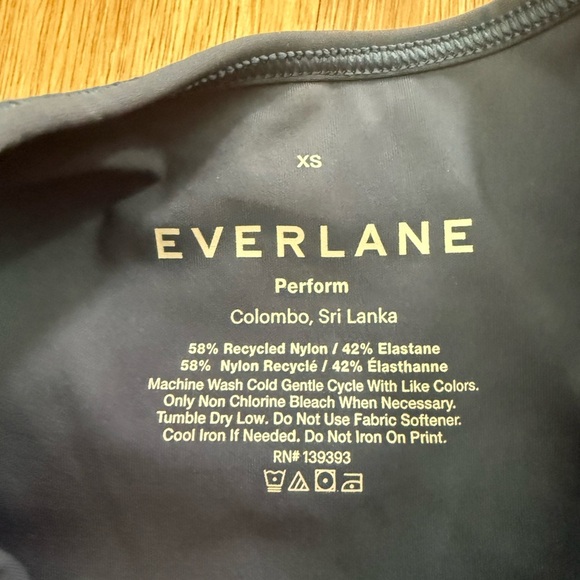 Everlane The Perform Tank Deep Aegean Blue Shelf Bra Cropped Size XS‎ Yoga NWT - Picture 3 of 3